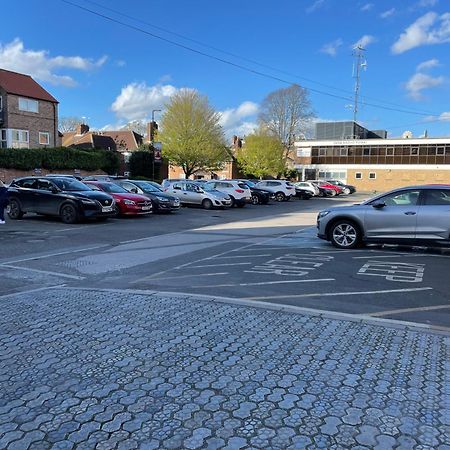 York Staycation With Free Parking Экстерьер фото