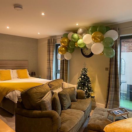 York Staycation With Free Parking Экстерьер фото