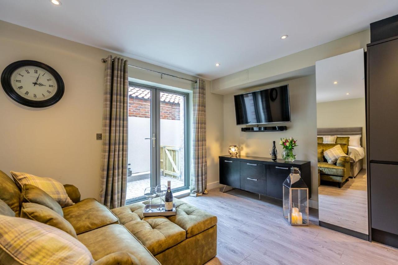 York Staycation With Free Parking Экстерьер фото