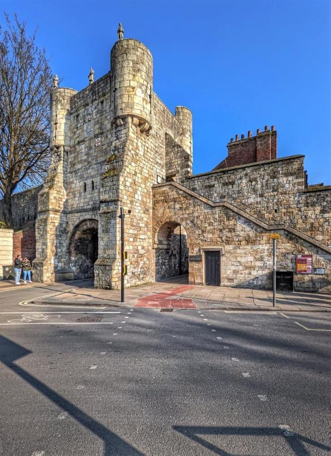 York Staycation With Free Parking Экстерьер фото