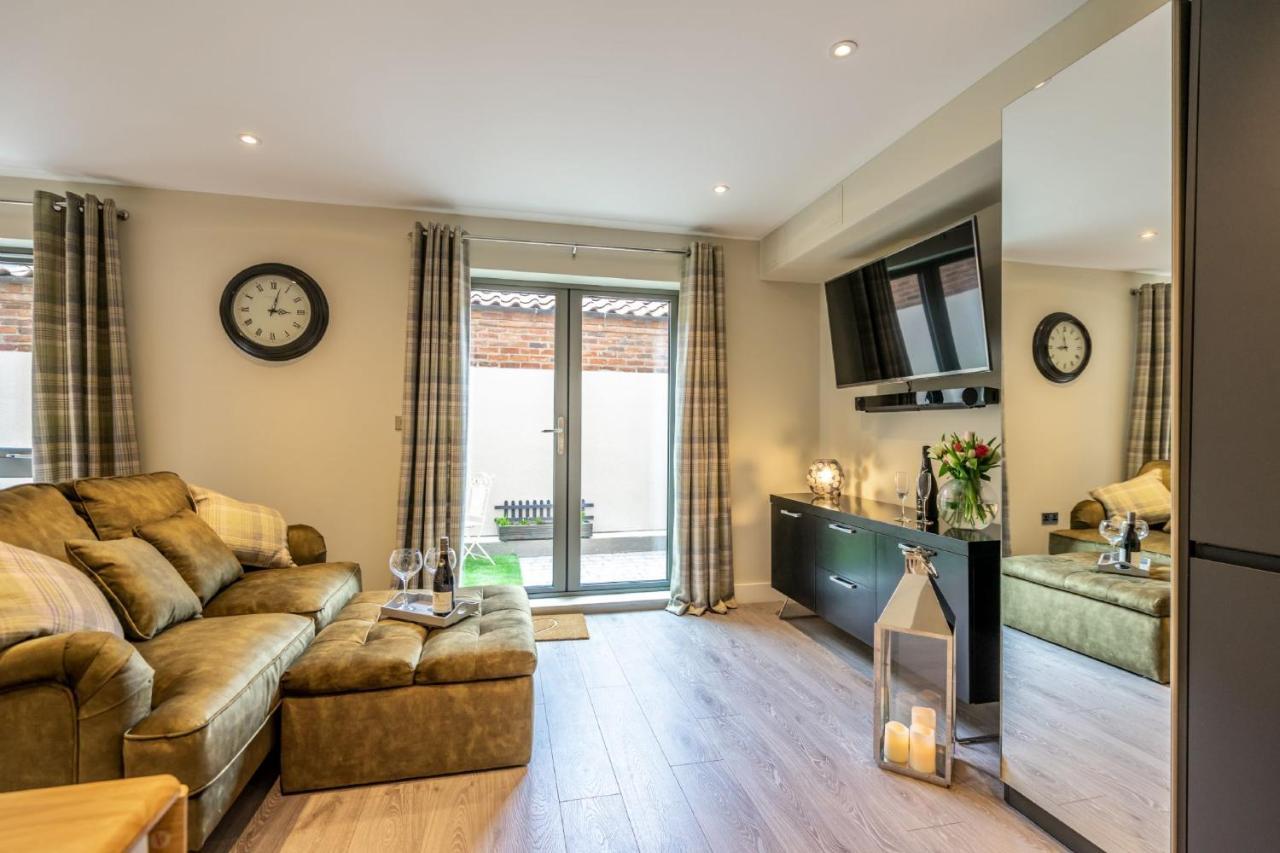York Staycation With Free Parking Экстерьер фото