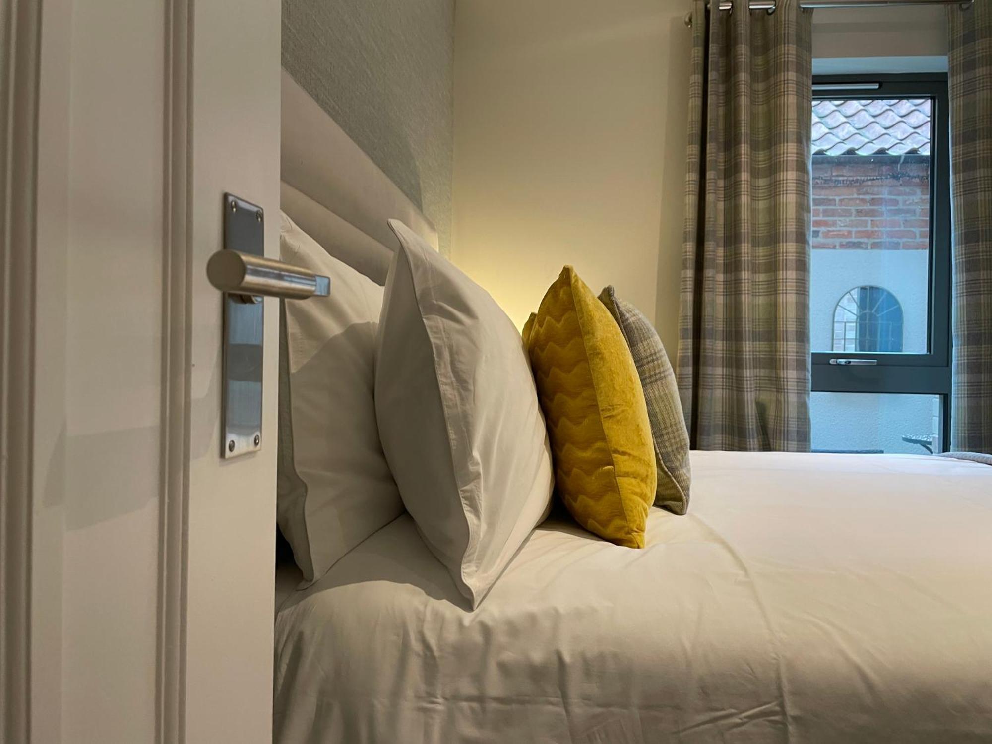 York Staycation With Free Parking Экстерьер фото