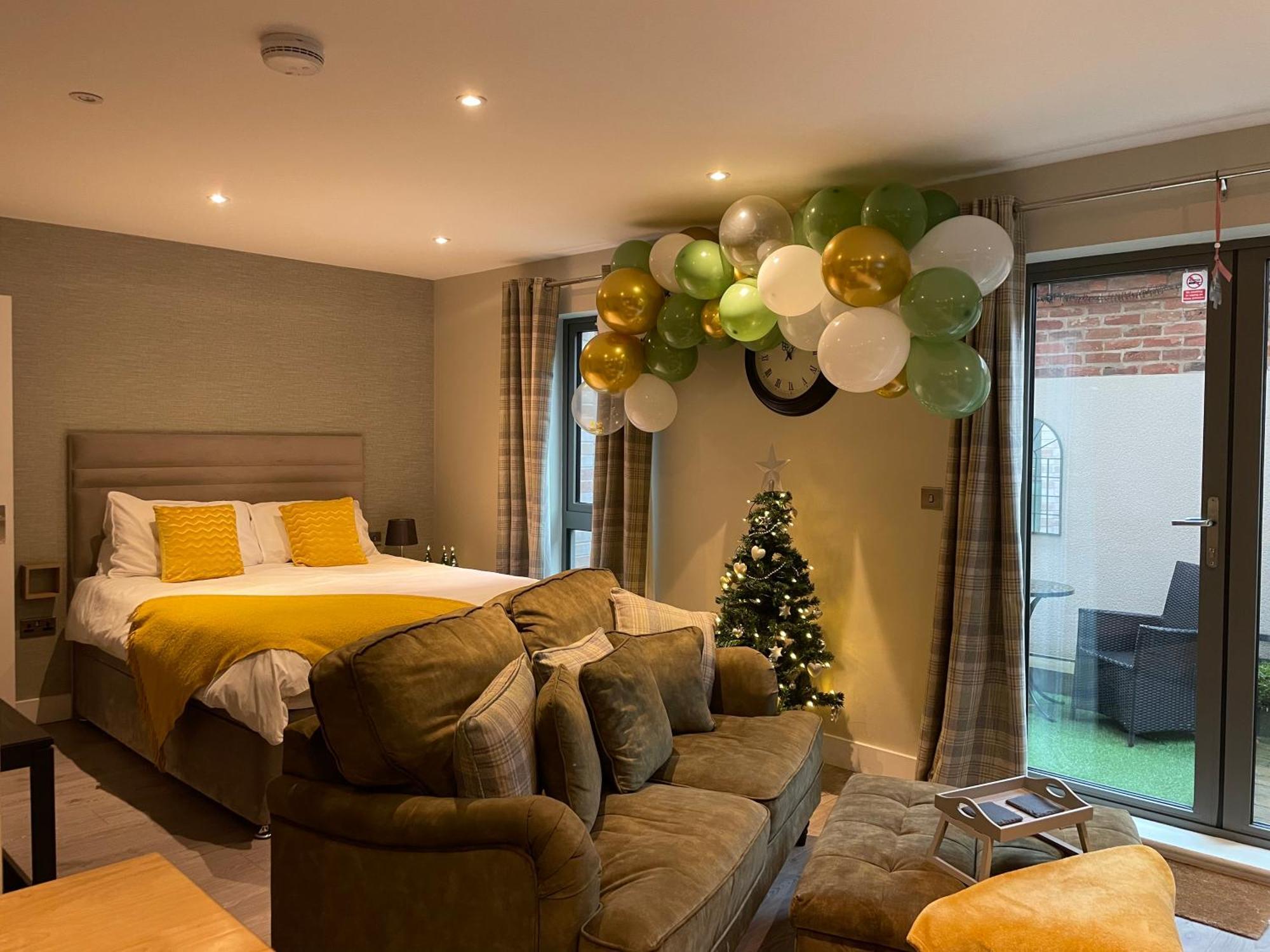 York Staycation With Free Parking Экстерьер фото